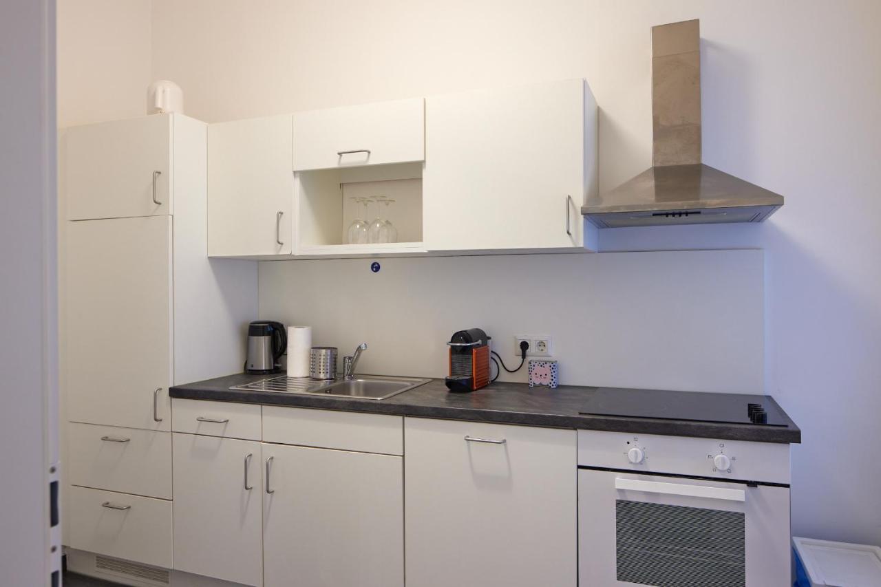 Self-Check-In & Perfect Metro Connection I Apartment Wina Bagian luar foto