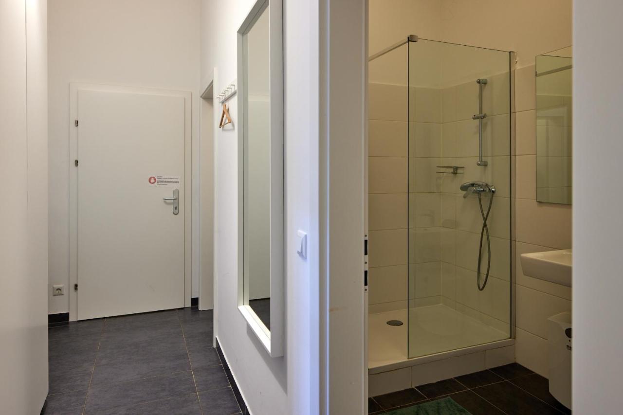 Self-Check-In & Perfect Metro Connection I Apartment Wina Bagian luar foto