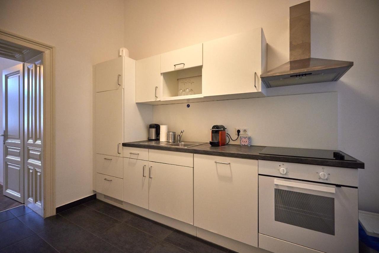 Self-Check-In & Perfect Metro Connection I Apartment Wina Bagian luar foto