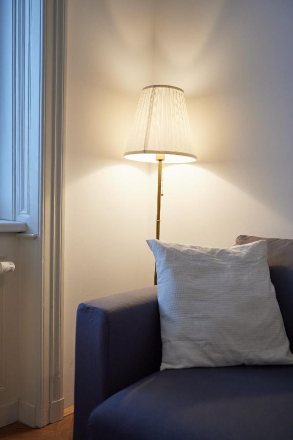 Self-Check-In & Perfect Metro Connection I Apartment Wina Bagian luar foto