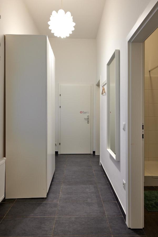 Self-Check-In & Perfect Metro Connection I Apartment Wina Bagian luar foto