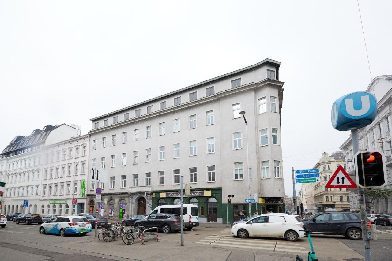 Self-Check-In & Perfect Metro Connection I Apartment Wina Bagian luar foto