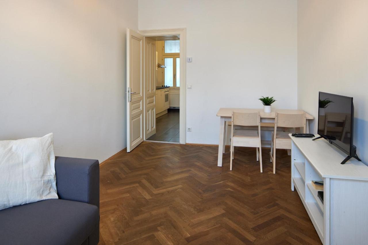 Self-Check-In & Perfect Metro Connection I Apartment Wina Bagian luar foto