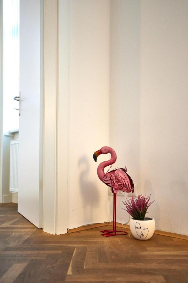 Self-Check-In & Perfect Metro Connection I Apartment Wina Bagian luar foto