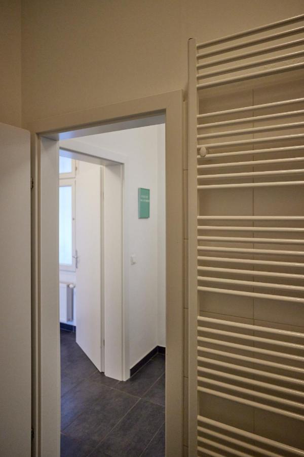 Self-Check-In & Perfect Metro Connection I Apartment Wina Bagian luar foto