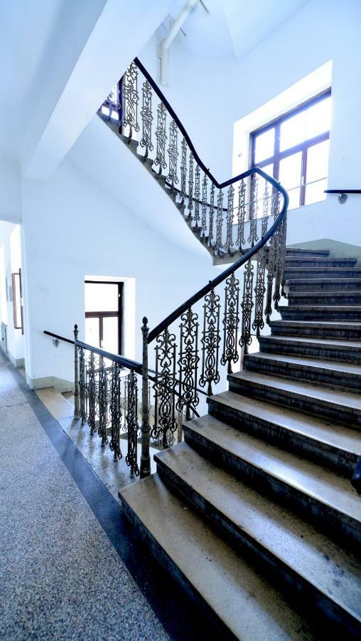 Self-Check-In & Perfect Metro Connection I Apartment Wina Bagian luar foto