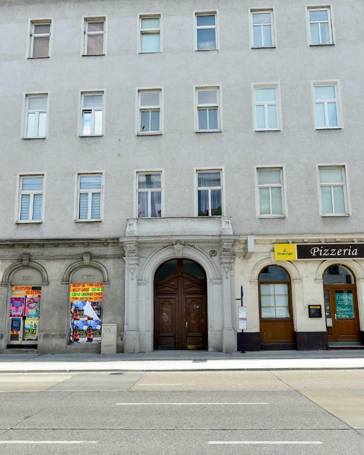 Self-Check-In & Perfect Metro Connection I Apartment Wina Bagian luar foto