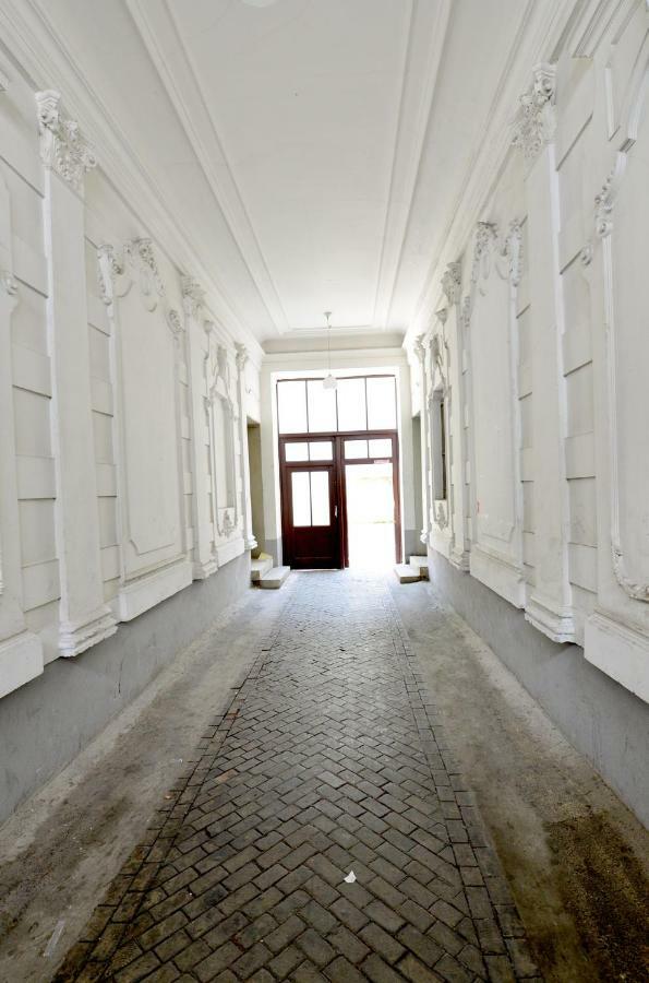 Self-Check-In & Perfect Metro Connection I Apartment Wina Bagian luar foto