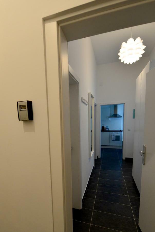 Self-Check-In & Perfect Metro Connection I Apartment Wina Bagian luar foto